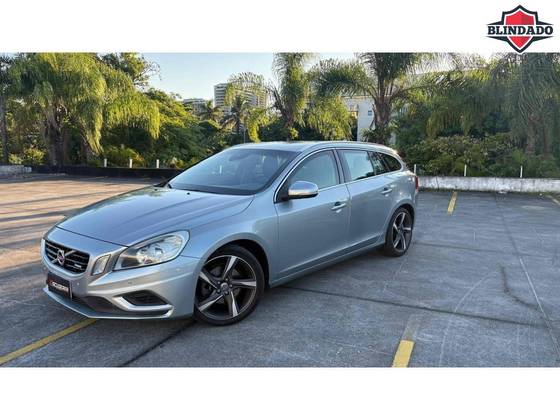 VOLVO V60 2.0 T5 R DESIGN COMFORT 16V TURBO GASOLINA 4P AUTOMATIZADO VOLVO V60 2.0 T5 R DESIGN COMFORT 16V TURBO GASOLINA 4P AUTOMATIZADO